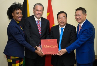 President of the Senate, Senator the Hon. Thomas Tavares-Finson (second left), presents a gift to Vice Chairman of the Standing Committee of Shandong Provincial People