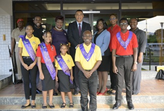 Prime Minister, the Most Hon. Andrew Holness (second row, third left), shares a photo opportunity with winners of the 2024 National Reading Competition and officials of the Jamaica Library Service (JLS) during a recent courtesy call at the Office of the Prime Minister. The winners are (front row from left) Fantasia Edwards (15-20 age group); Yendi Burke (9-11 age group); Athena Whyte (6-8 age group); Ugochukwu Dureke (21 and older age group); and Daniel Lyle (12-14 age group). The JLS members (in back row from left) are Director of Corporate Communications and Marketing, Royane Green; Senior Librarian, Dionne Barnett; Director General, Maureen Thompson; Senior Director, Kishma Simpson and Senior Librarian, Merlene Walker.