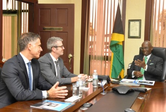 Minister of Local Government and Community Development, Hon. Desmond McKenzie (right), addresses a meeting with World Food Programme (WFP) executives on Tuesday (September 17) at the Ministry’s Hagley Park Road offices in Kingston. Listening are WFP Representative and Country Director, Brian Bogart (centre); and WFP Head of Jamaica Satellite Office, Dana Sacchetti.