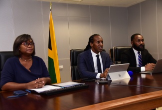 Minister of State in the Ministry of Foreign Affairs and Foreign Trade, Hon. Alando Terrelonge (centre), addresses the hybrid launch of the Jamaica Diaspora Mentorship Academy (JDMA), at the Ministry’s downtown Kingston location on Monday (October 28). He is flanked by Acting Director of Diaspora Affairs, Tracey A. Blackwood (left), and Advisor, Zayne Hull.

