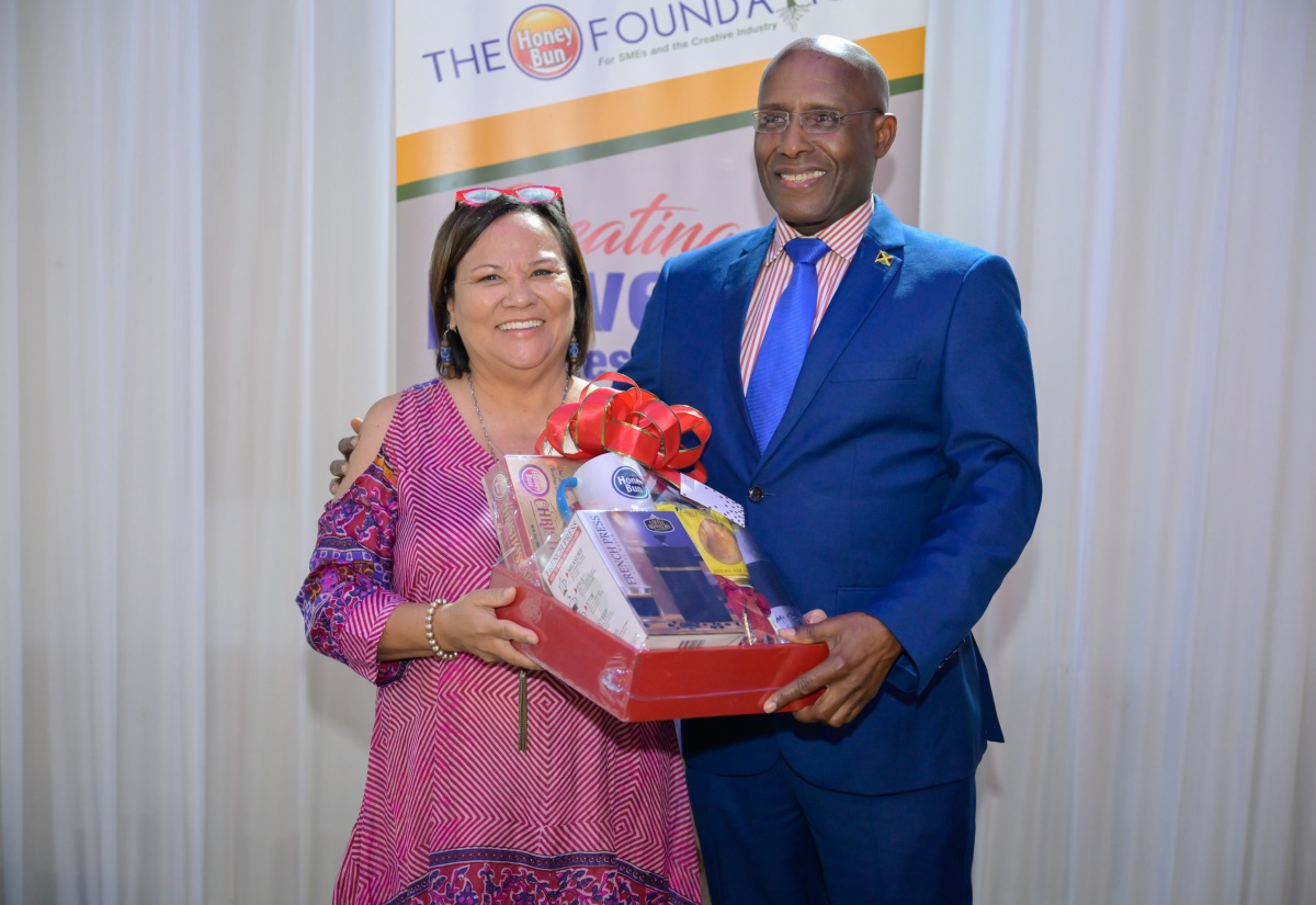 Senator Hill Attends Honey Bun Foundation Advisory Committee’s Cocktail Reception (PHOTOS)