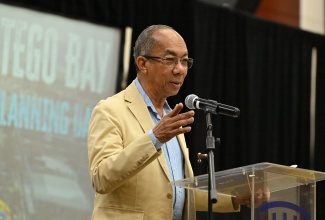 Deputy Prime Minister and Minister of National Security, Hon. Dr. Horace Chang, addresses the World Town Planning Day (WTPD) forum held at the Montego Bay Convention Center in Rose Hall, St. James, on November 8.

 