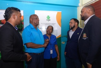 Minister of State in the Ministry of Agriculture, Fisheries and Mining, Hon. Franklin Witter (second left), converses with (from left) Acting Senior Research Director in the Crop Research Unit of the Ministry’s Research and Development Division, Alex Sybron; Seed Certification Consultant, Dr. Lisa Myers-Morgan; Caribbean Agricultural Research and Development Institute (CARDI) Manager of Science, Technology and Innovation, Fayaz Shah, and Acting Chief Plant Quarantine Produce Inspector, National Plant Protection Organisation, Damian Rowe. The occasion was a recent Plant Breeding in Hot Pepper Production training session, coordinated by the Food and Agriculture Organization (FAO) of the United Nations (UN), at the Bodles Agricultural Research Station in Old Harbour, St. Catherine.

