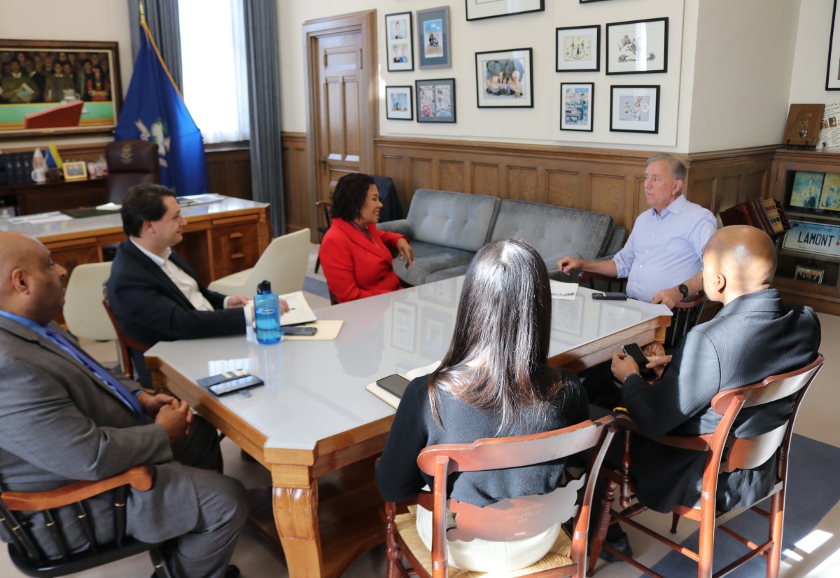 PHOTOS: Ambassador Marks Calls on Governor of Connecticut