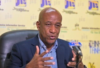 Executive Director of the Jamaica Cultural Development Commission (JCDC), Lenford Salmon, addresses a Jamaica Information Service (JIS) Think Tank held on Friday (Nov. 1) at the agency’s head office in Kingston.