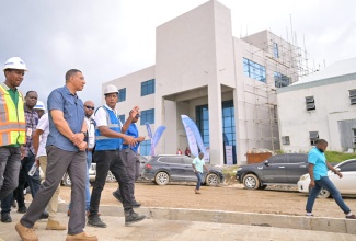 Prime Minister, Dr. the Most Hon. Andrew Holness (second left), tours the Morant Bay Urban Centre in St. Thomas on Wednesday (November 13). Joining him are Factories Corporation of Jamaica (FCJ) Chairman, Lyttleton Shirley (right), and Councillor-candidate for the Morant Bay division, Winston Downie (left).

