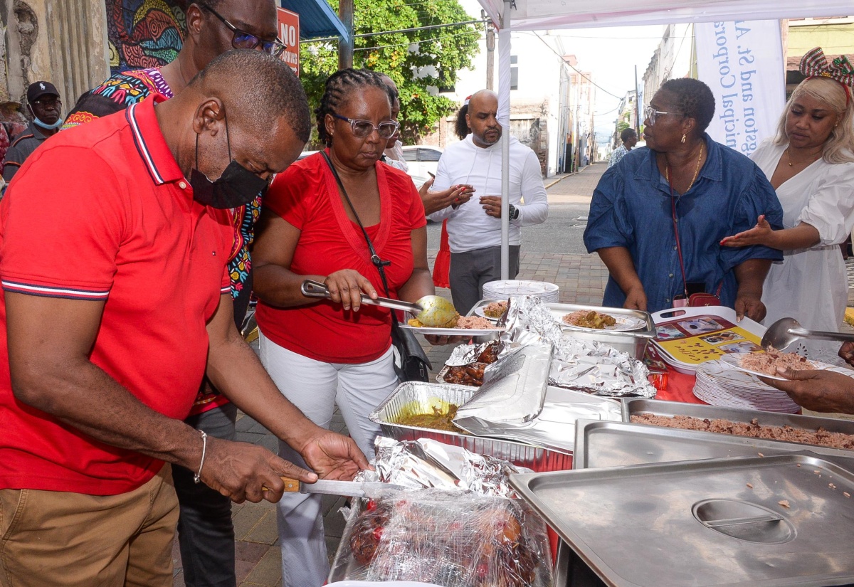 PHOTOS: Mayor’s Annual Christmas Day Feeding of the Homeless