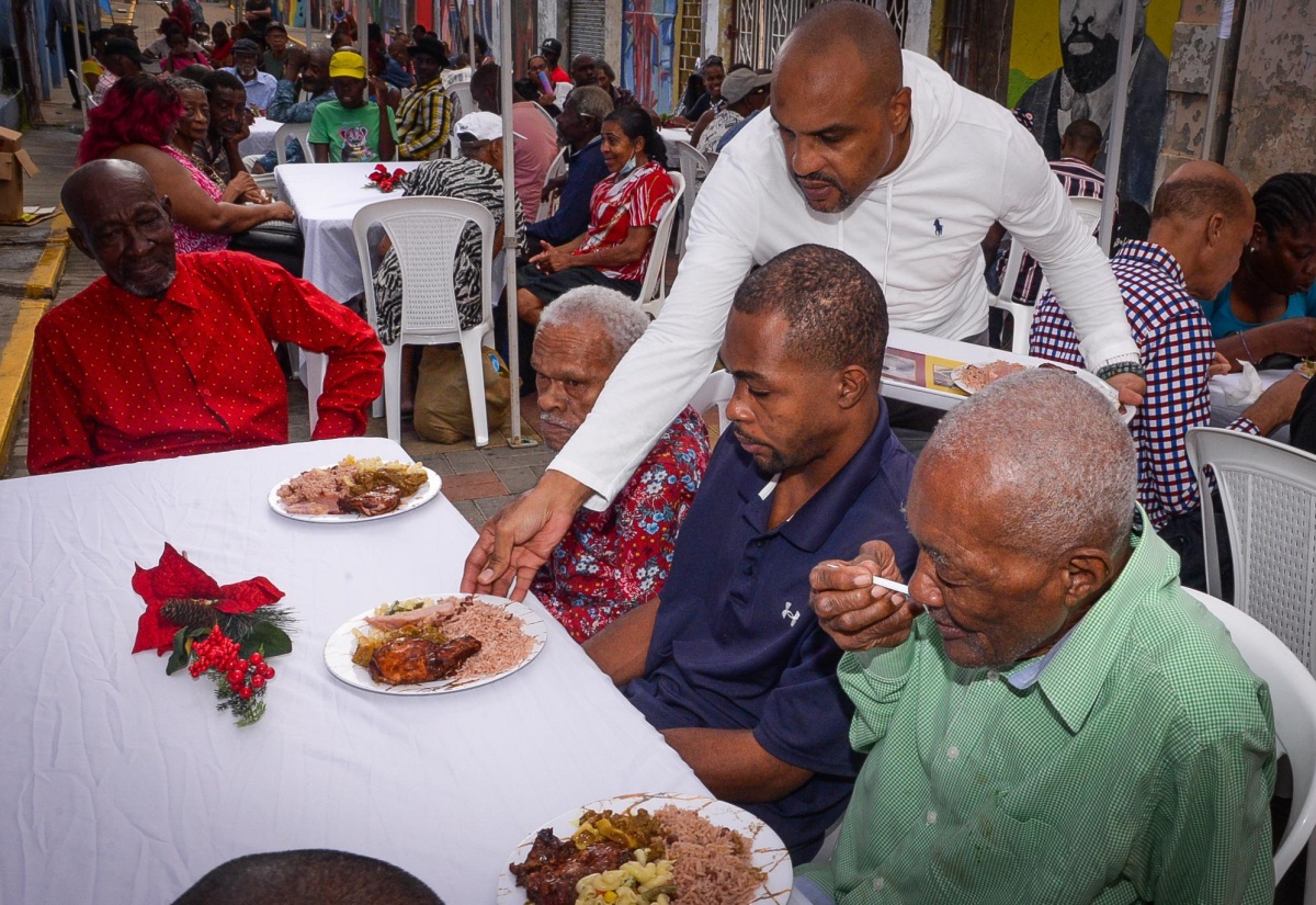 PHOTOS: Mayor’s Annual Christmas Day Feeding of the Homeless