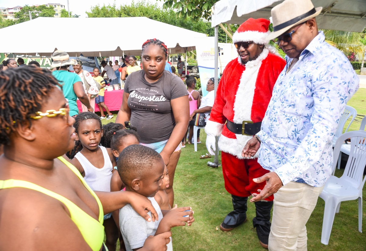 Ministry of Tourism and its Public Bodies Bring Holiday Cheer to Children of Tourism Workers