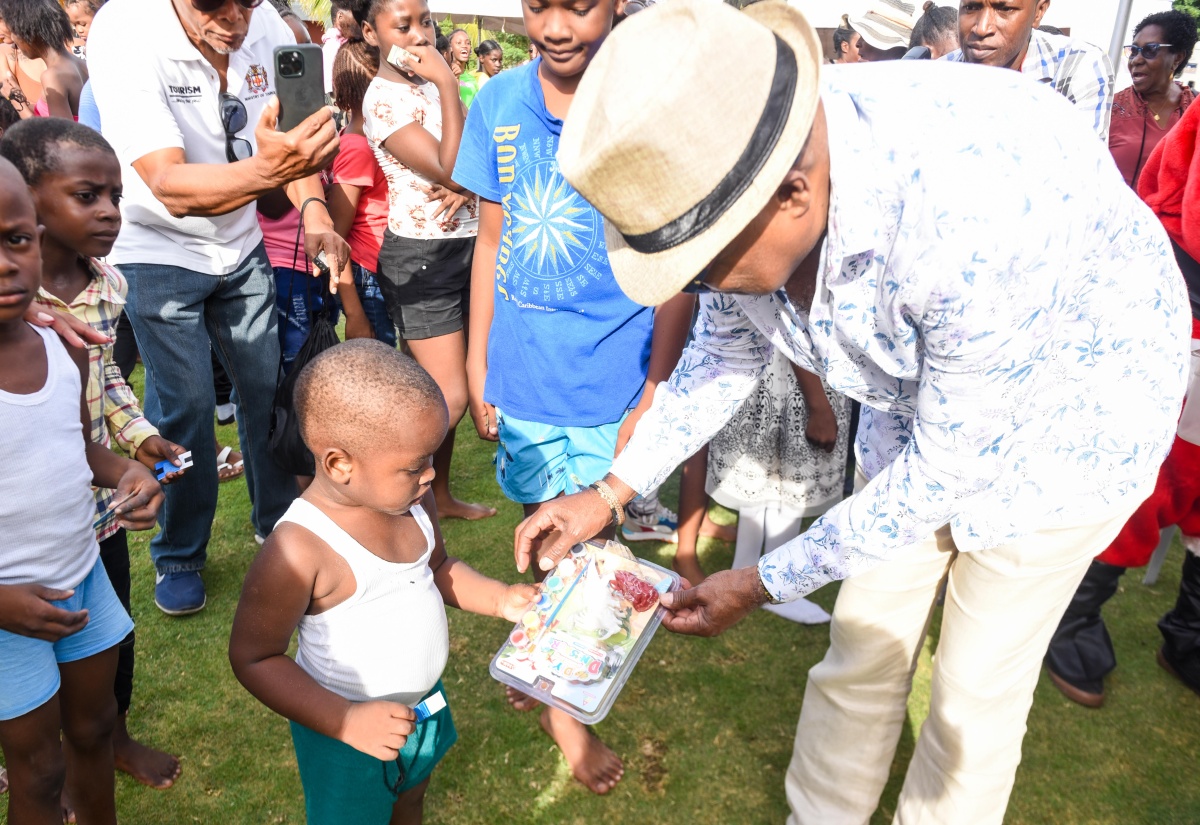Ministry of Tourism and its Public Bodies Bring Holiday Cheer to Children of Tourism Workers