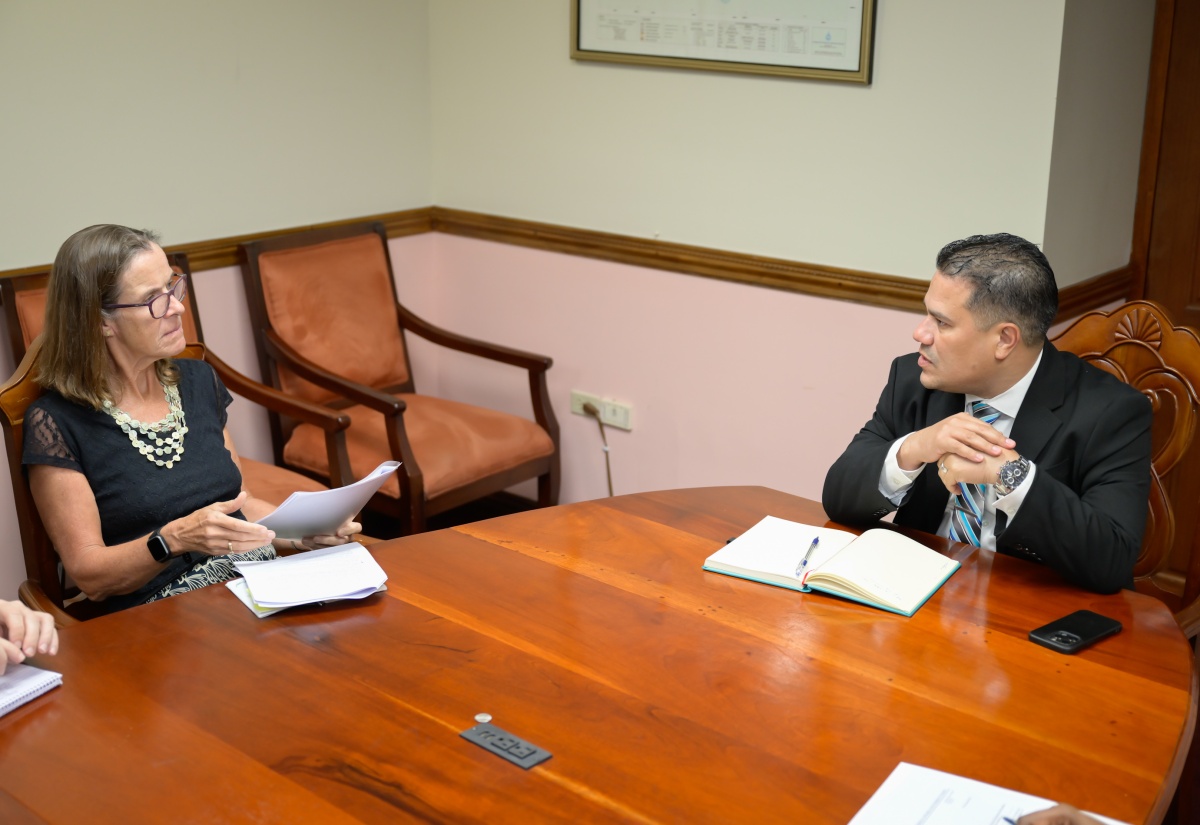 PHOTO: Minister Samuda Meets with British High Commissioner