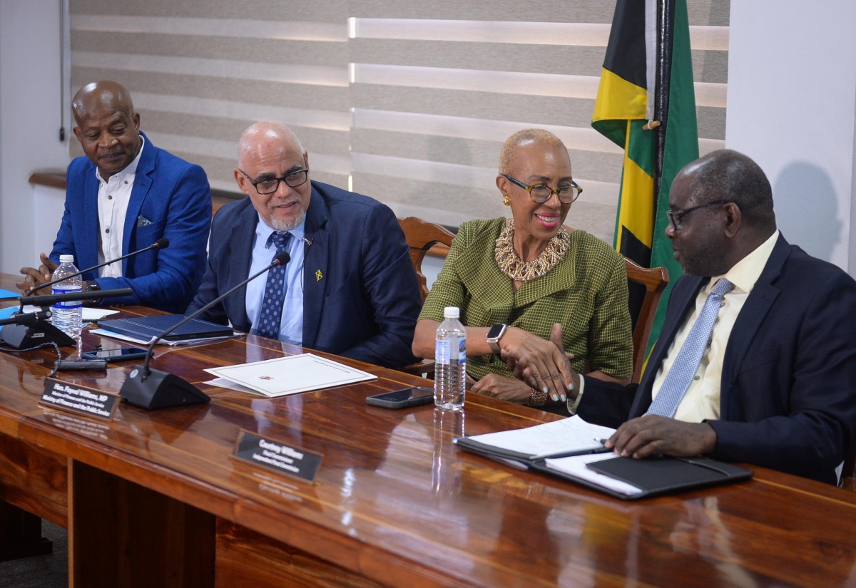 Finance Minister Hails Outgoing EPOC Team, Welcomes New Fiscal Commission