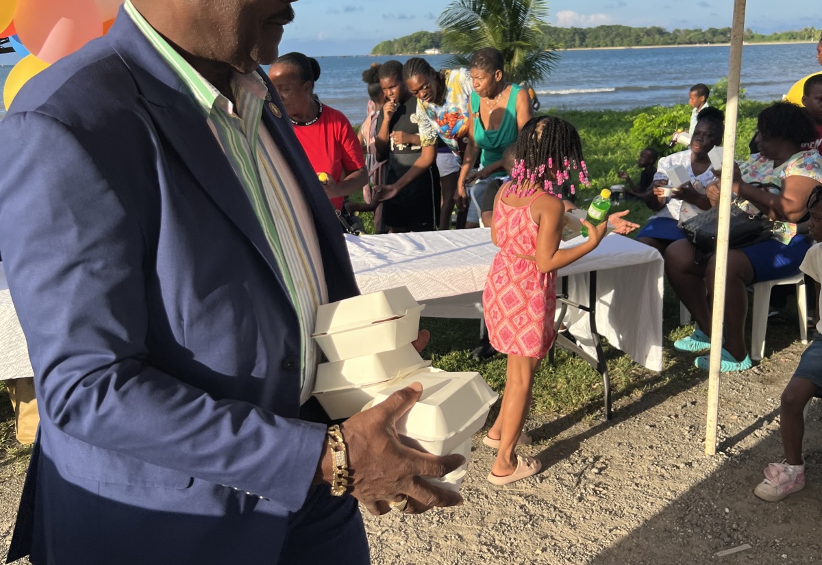 Port Antonio Mayor Hosts Christmas Treat