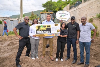 Prime Minister, Dr. the Most Hon. Andrew Holness (third left), is pictured with (from left) Chief Executive Officer of the National Works Agency (NWA), Everton Hunter; Permanent Secretary in the Ministry of Economic Growth and Job Creation, Arlene Williams;  Head of the Constituency Development Fund (CDF) Management Unit in the Office of the Prime Minister, Kedesha Rochester; Minister without Portfolio in the Ministry of Economic Growth and Job Creation with Responsibility for Works, Hon. Robert Morgan; and Senior Director, NWA, Varden Downer. Occasion was a tour of the Everest Drive project site under the Government’s $45-billion Shared Prosperity Through Accelerated Improvement to Our Road Network (SPARK) Programme on Monday (December 30). Everest Drive is situated in the constituency of Kingston Eastern and Port Royal.


