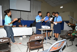 Director, Legal Education Division, Ministry of Legal and Constitutional Affairs (MLCA), Janelle Miller-Williams (left), applauds the presentation from Manning’s School students during the Ministry’s Road to Republic School Engagement Session held at the Sean Lavery Hall in Savanna-la-Mar on Thursday (Jan. 23).