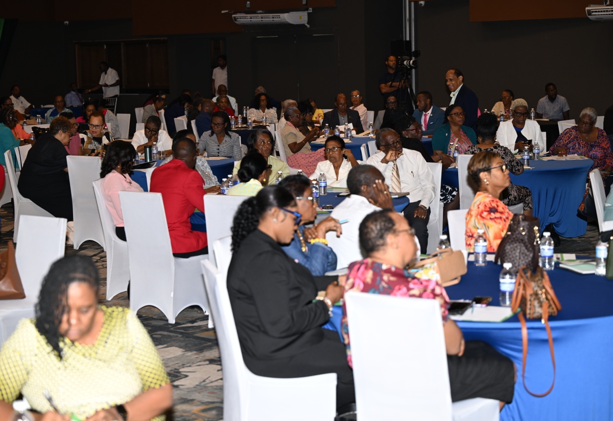 Justice Minister Calls on JPs to Mentor Young People