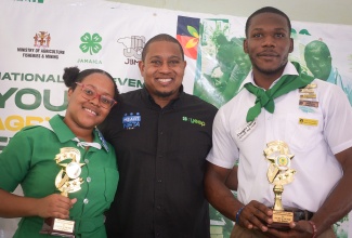 Minister of Agriculture, Fisheries and Mining, Hon. Floyd Green (centre), shares a moment with the Jamaica 4-H Clubs’ 2025 Girl and Boy of the Year, Octavia Robinson of Marymount High School in St. Mary and Dwight Henry of Knox College in Clarendon. Occasion was the National Achievement Expo at the Denbigh 4-H Centre in Clarendon on Wednesday (April 16).
