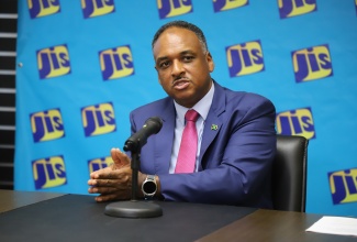 Managing Director of the Jamaica Social Investment Fund (JSIF), Omar Sweeney, addresses a recent Jamaica Information Service (JIS) Think Tank.

