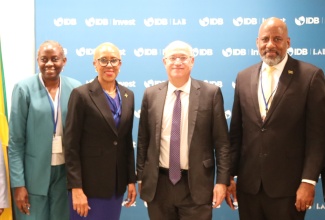 Finance and Public Service Minister, Hon. Fayval Williams (second left), shares a photo opportunity with Inter-American Development Bank (IDB) President, Ilan Goldfajn (second right), just before a meeting at the IDB headquarters in Washington DC on April 22. They are joined by members of Jamaica’s delegation (from left) Financial Secretary, Darlene Morrison; and Director General of the Planning Institute of Jamaica (PIOJ), Dr. Wayne Henry. The Minister is in Washinton DC for the International Monetary Fund (IMF) World Bank Group 2025 Spring Meetings from April 21 to 26. (Photo Derrick Scott) 