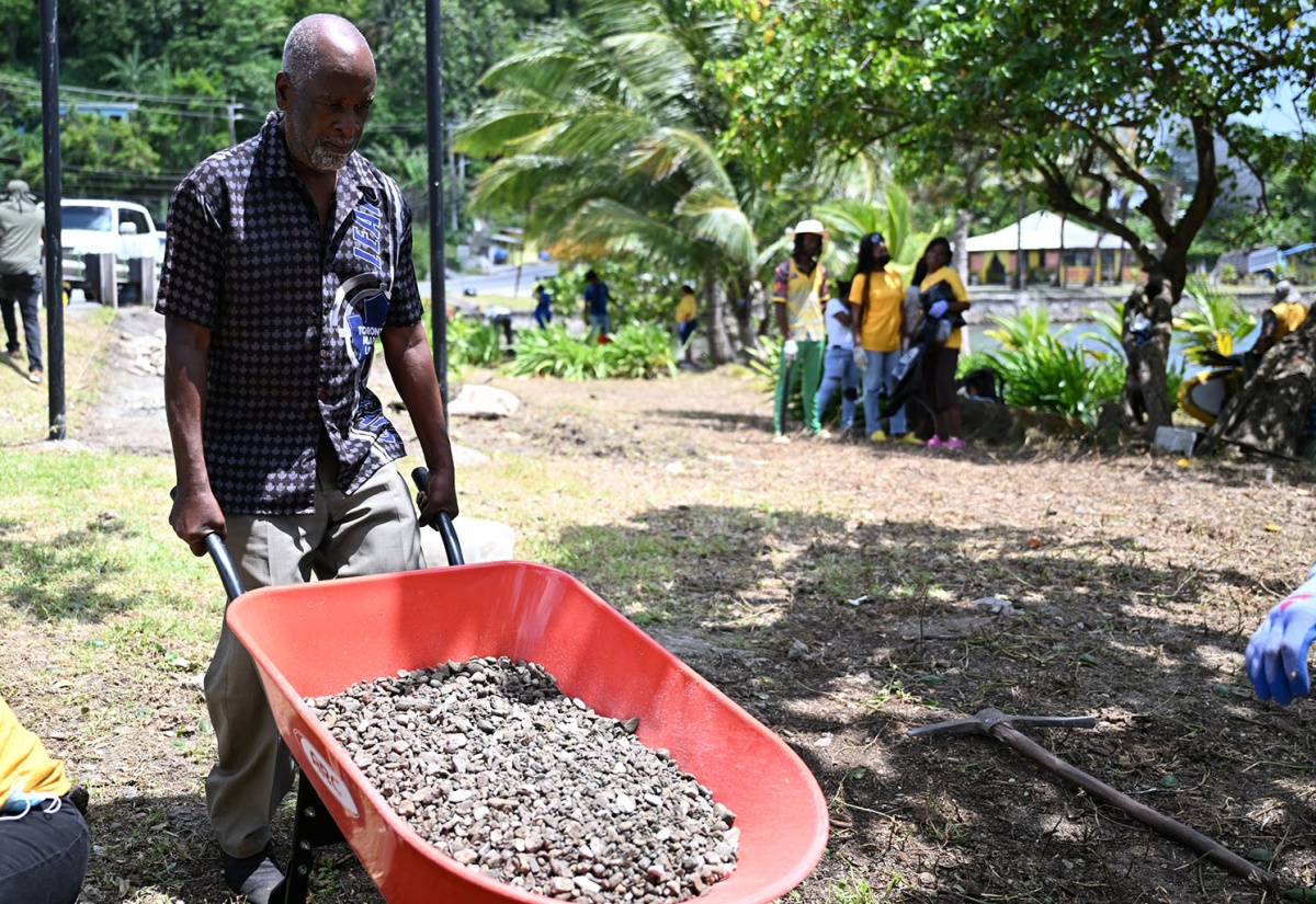 Volunteers Beautify Bryan’s Bay in Portland for Labour Day