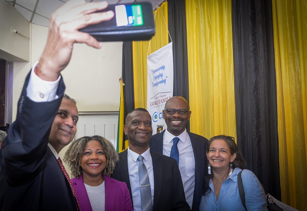 Education Minister Welcomes Assistance From CCE to Strengthen Maths Instruction