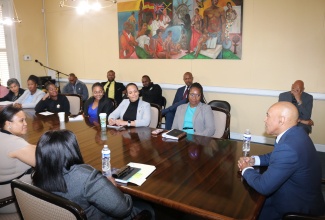 PHOTOS: Ambassador Anderson Meets with Embassy Staff
