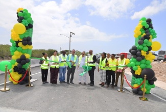The Vineyards Toll Plaza featuring the newly constructed TAG lane to the left of the canopy.
