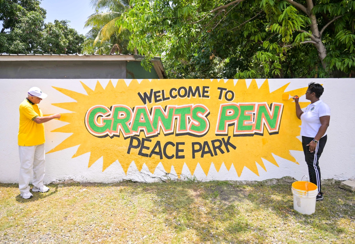 Grants Pen Residents, Police Work Together to Beautify Community