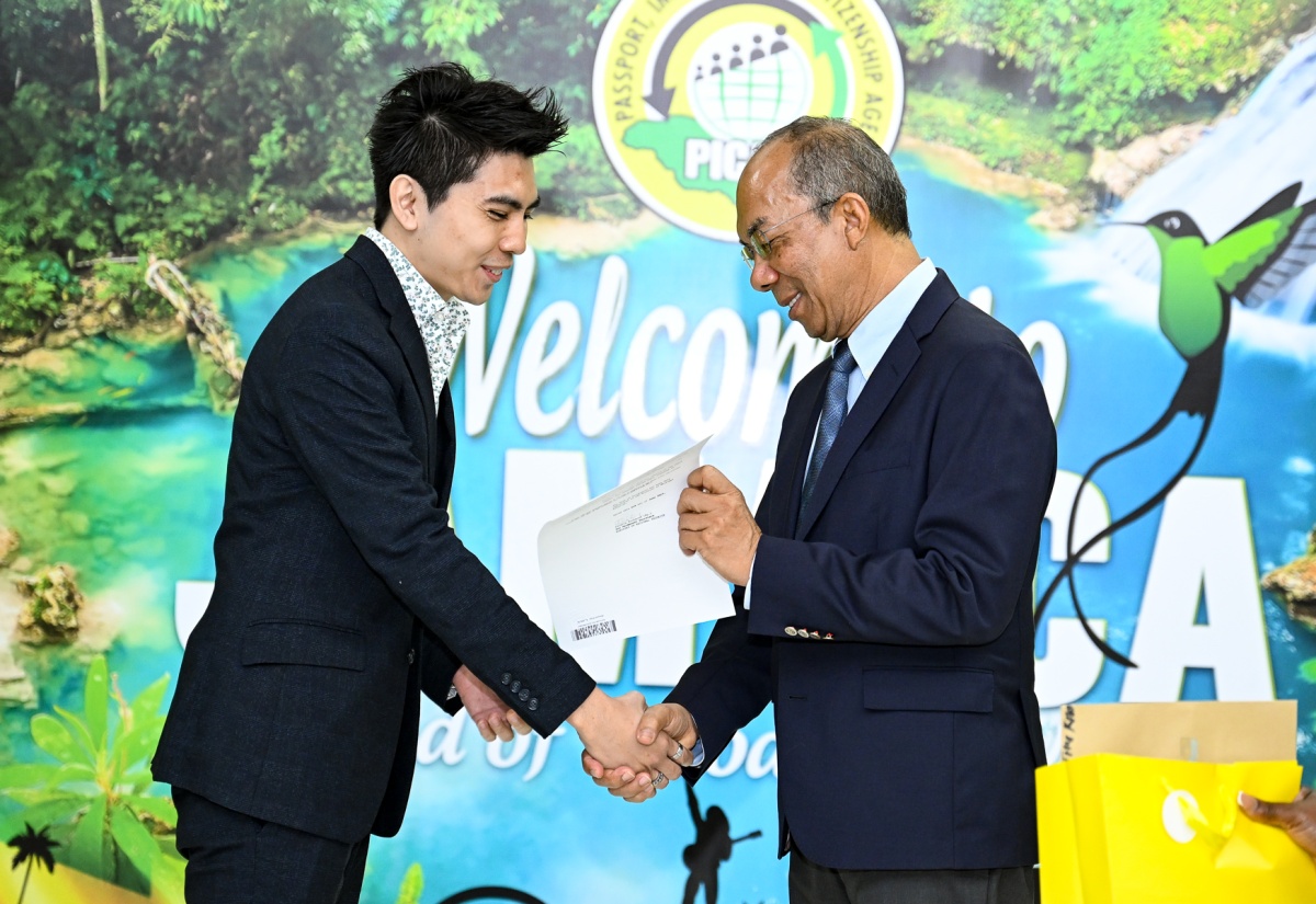 Citizenship Granted to 28 Persons