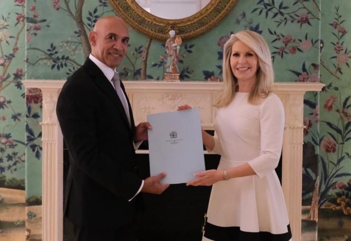 PHOTOS: Ambassador Anderson Presents Credential to United States Department of State