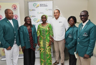 Minister of Health and Wellness, Dr. the Hon. Christopher Tufton (third right), and Chargé d’Affaires, Nigerian High Commission in Jamaica, Bintu Bwala Ekikor (third left), share a photo opportunity with (from left) Dr. Umar Nda Jibril, Nurse Gbenga-Ige Omobolola Victoria, Nurse Alu Ashegi David and Dr. Chukwudi Ndu. The occasion was the introduction and handover of nurses from the Nigeria Technical Aid Corps Programme on Monday (July 7), at the Ministry’s Office in New Kingston. The nurses will join the local health team as part of efforts to address staffing challenges.