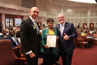 Jamaica’s Consul General to New York,  Alsion Wilson, displays the proclamation declaring ‘Jamaica’s 63rd anniversary of Independence Thanksgiving Day’ presented by Mayor of Englewood, Micheal Wildes (right), at the Community Baptist Church of Englewood, New Jersey on August 10. Sharing the moment is Jamaica’s Ambassador to the United States, Major General (Ret’d) Anthony Anderson.  