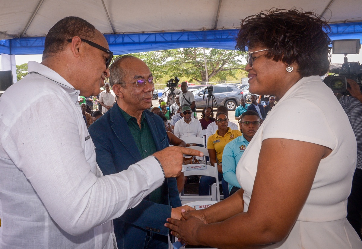 Green Acres Citizens Association Welcomes Opening of Police Station