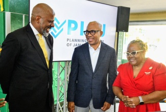 Deputy Chief Education Officer, Core Curriculum and Support Services, Ministry of Education, Skills, Youth and Information, Winnie Berry, shares pleasantries with (from left) Director General, Planning Institute of Jamaica (PIOJ), Dr. Wayne Henry, and Chief Executive Officer. E-Learning Jamaica Company Limited , Andrew Lee, during the launch of the Jamaica’s Young Voices Sustainable Development Goals (SDGs) Creative Expression Competition at Excelsior High School in Kingston on Thursday (September 25).

