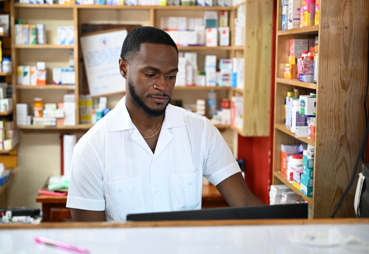 Pharmacist Joel Kenyon Passionate About Meeting Patients’ Healthcare Needs