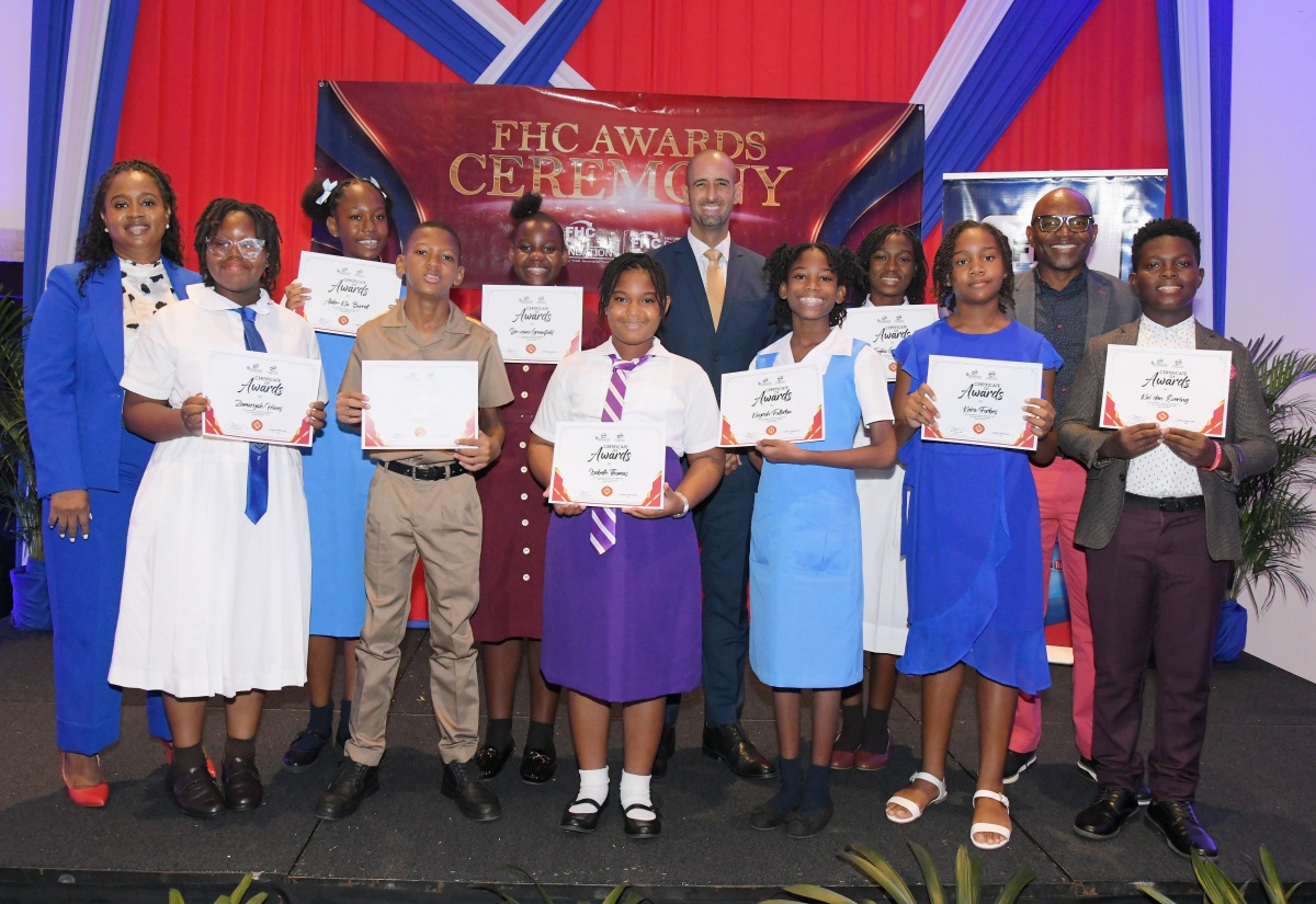 18 Students Receive Scholarships