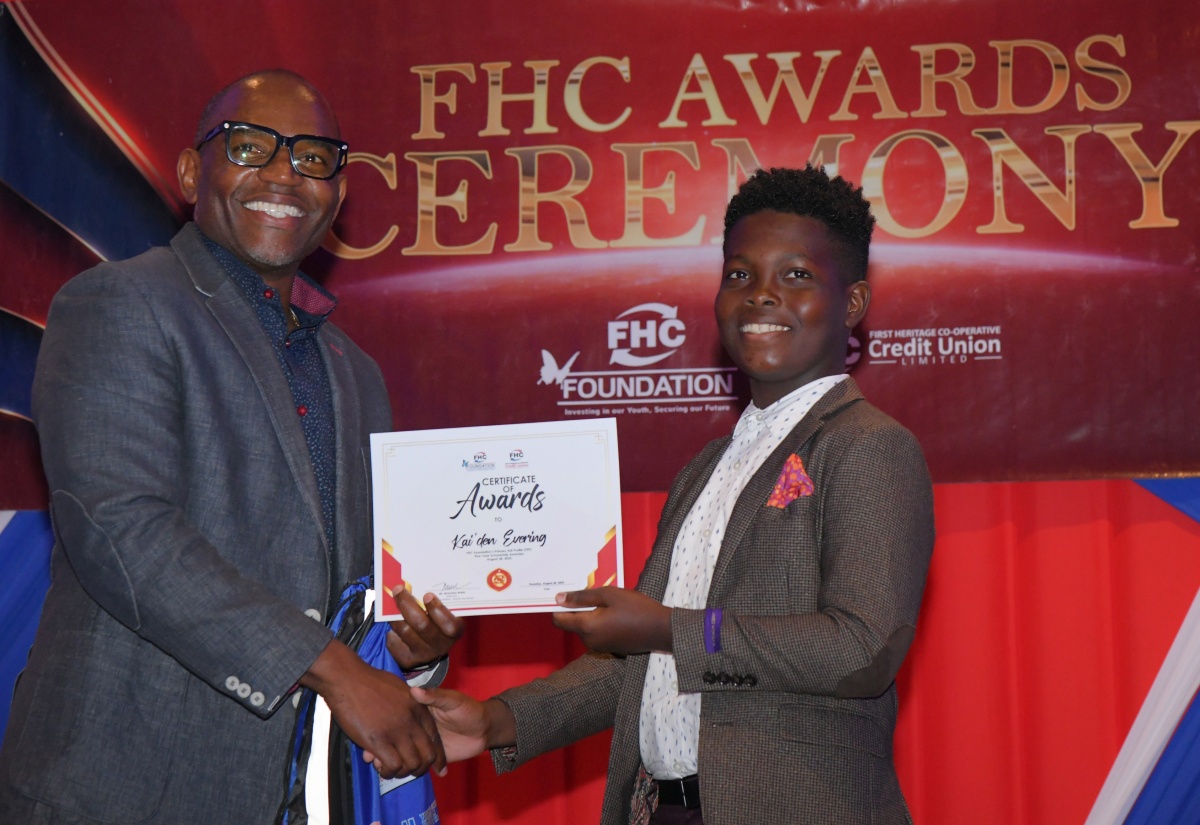 18 Students Receive Scholarships