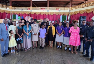 Territorial Officer for the St. Catherine South Police Division, Deputy Superintendent of Police (DSP) Paulett Baker (5th left), shares a photo opportunity with congregants of the Greater Portmore Open Bible Church and members of the Jamaica Constabulary Force (JCF), at the Division’s Safe School Church Service held on Sunday (September 21), at the church in St. Catherine.