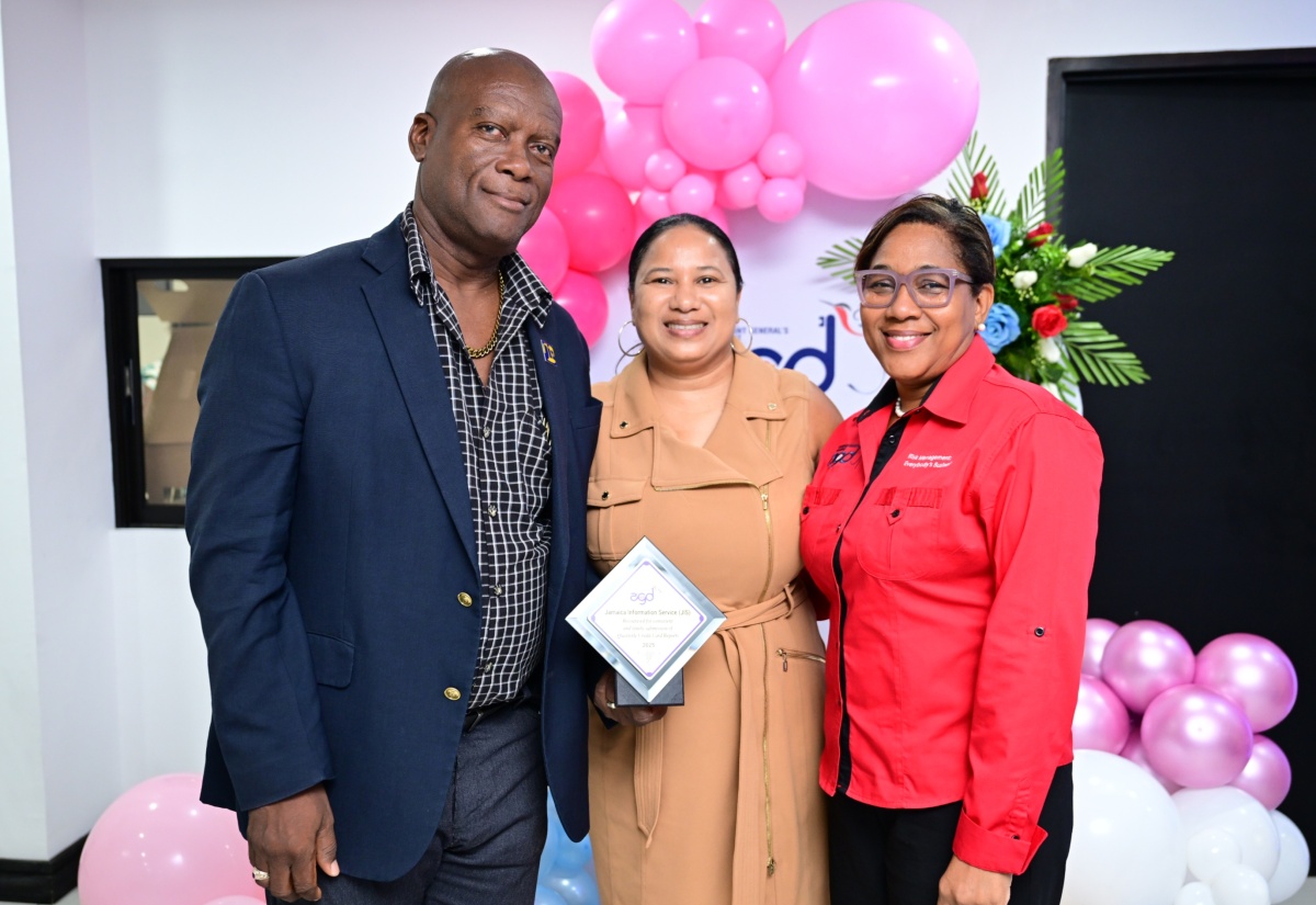 PHOTOS: JIS Gets Award From Accountant General’s Department