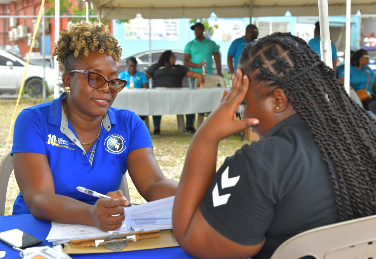 Clarendon Municipal Corporation Treats Homeless on World Homeless Day