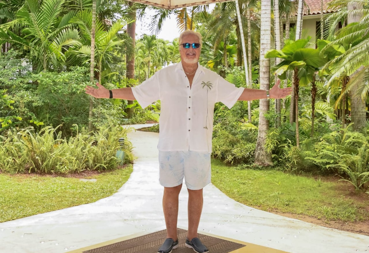 Chairman of Couples Resorts and National Awardee, Lee Issa.

