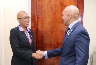 Minister of Finance and the Public Service, Hon. Fayval Williams, is greeted by Jamaica’s Ambassador to the United States and Permanent Representative to the Organization of American States (OAS), His Excellency Major General (ret’d) Antony Anderson, during a courtesy call at the Embassy of Jamaica in Washington DC on Monday, October 13. Minister Williams is in Washington attending the International Monetary Fund (IMF) and World Bank Annual Meetings from October 13-18.

