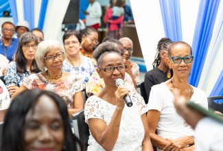 Participants engage in a lively question-and-answer session during a semi-virtual Artificial Intelligence (AI) Empowerment Workshop for seniors, hosted recently by the Broadcasting Commission, Jamaica Library Service (JLS), Digicel Foundation, and other stakeholder partners, at the Kingston and St. Andrew Parish Library. The event formed part of activities commemorating National Senior Citizens’ Month throughout September.