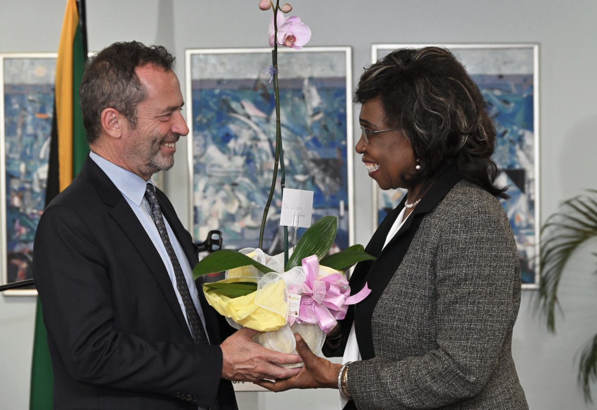 Teaching Thrives on Collaboration – State Minister