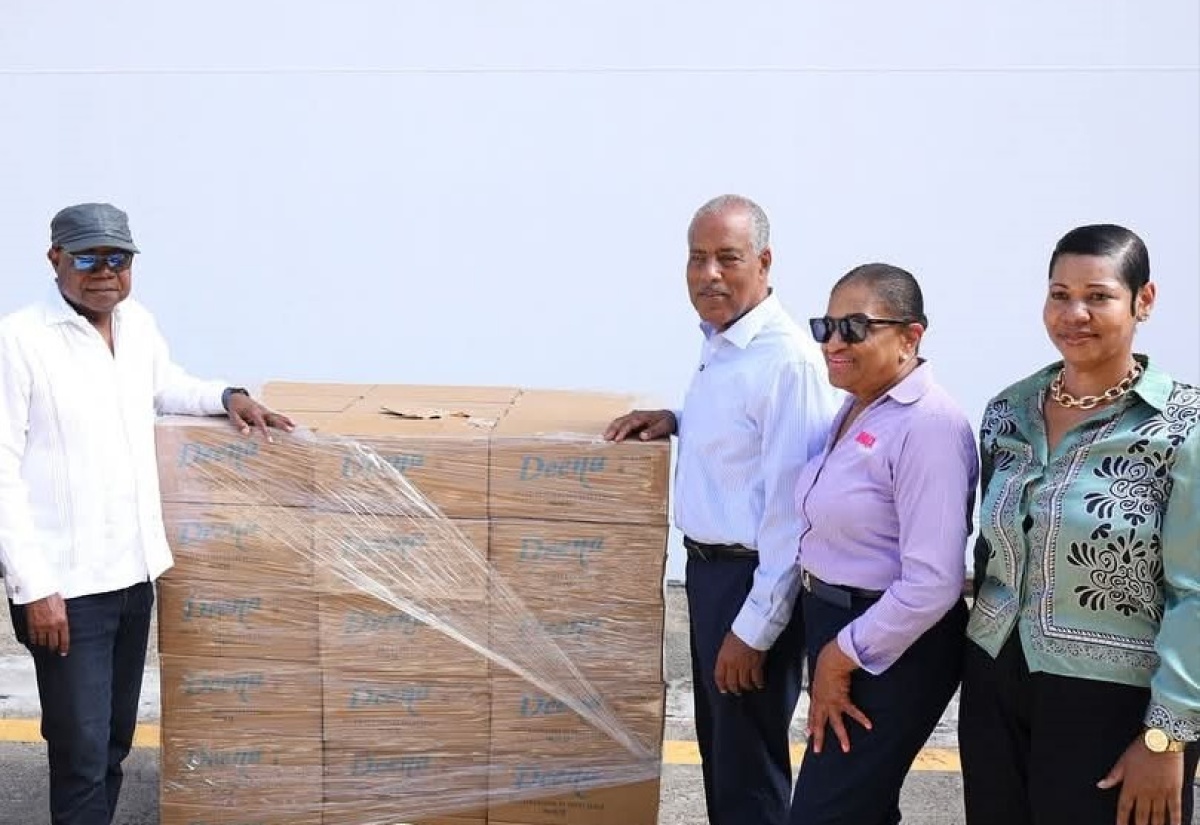 Tourism Minister, Hon. Edmund Bartlett (left), receives urgently needed hurricane relief supplies from Carnival Corporation at Reynolds Pier, Ocho Rios, St. Ann, on Tuesday (November 4). Joining him are Port Authority of Jamaica (PAJ) President and Chief Executive Officer, Professor Gordon Shirley; Executive Director, Jamaica Vacations (JAMVAC), Joy Roberts; and Assistant Vice President for Marketing and Communications at PAJ, Kimberly Stiff,.

