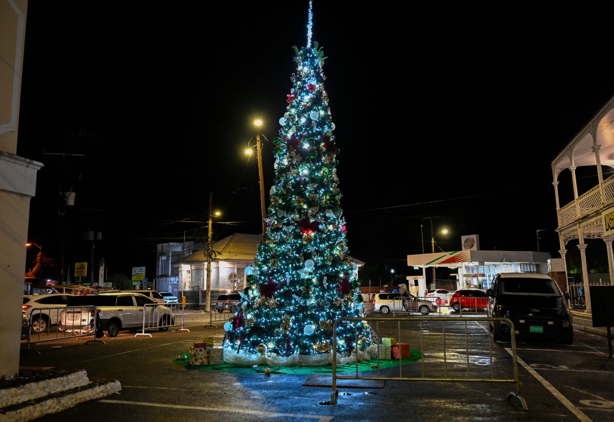 Portlanders Enjoy Festive Season with the West in Mind