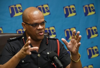 Public Education Officer, Jamaica Fire Brigade (JFB), Superintendent Emeleo Ebanks, explains the importance of installing smoke-detection devices within homes, at a recent JIS Think Tank.

