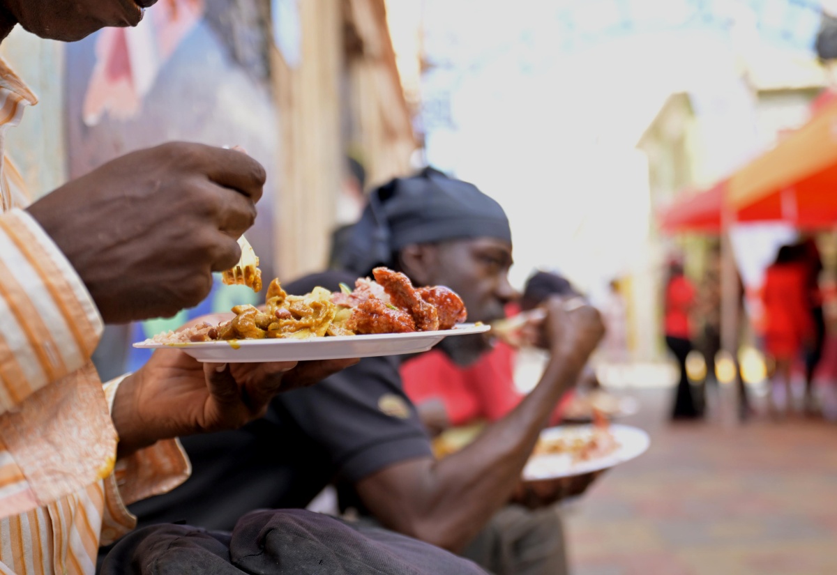 KSAMC Hosts Annual Christmas Dinner for Residents of Homeless Shelters – Photos Only