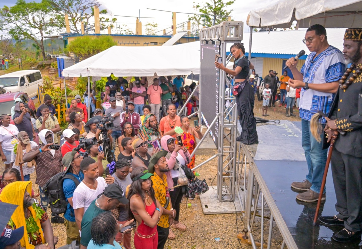 Prime Minister Encourages Youth to Reject Crime and Violence