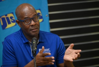 Past President of the Incorporated Masterbuilders Association of Jamaica (IMAJ), Lenworth Kelly, addresses a Jamaica Information Service Think Tank on January 13.

